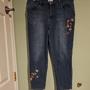 Floral Embroidered Cropped Jeans